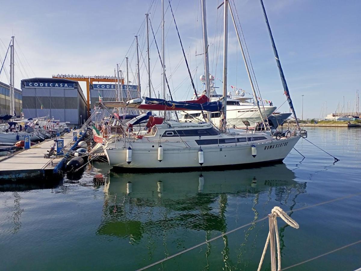 Bed & Boat Brezza Del Mare Otel Viareggio Dış mekan fotoğraf